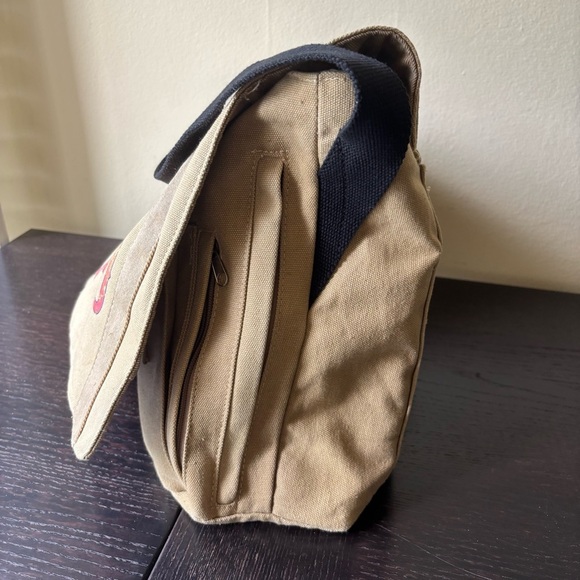 Lynyrd Skynyrd Leonard Skinard cream, Mesenger side body bag - Picture 3 of 13